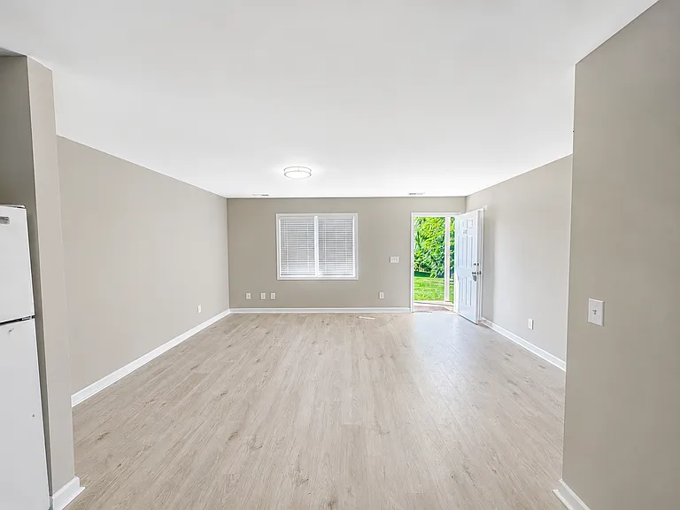 Two bedroom, 1 bath apartment in Burlington — Photo 3