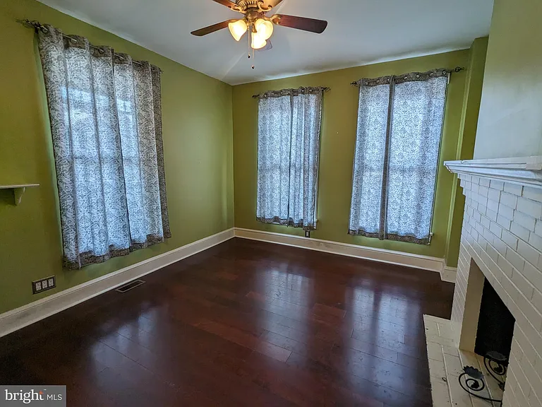 306 N Locust St — Photo 6