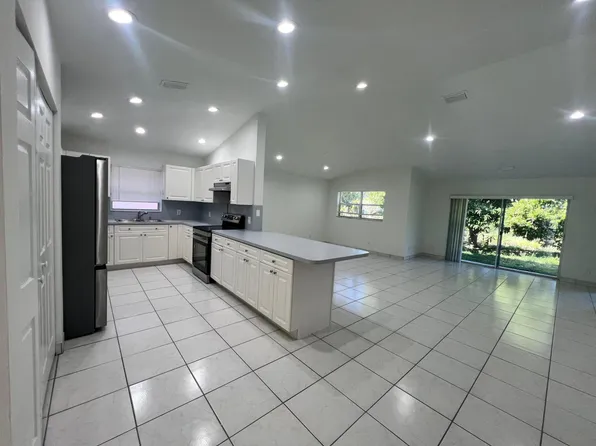 1096 Staghorn St, Wellington, FL 33414