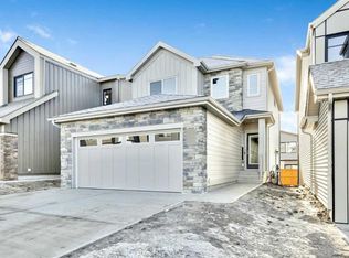 400 W Heartwood Grv SE, Calgary, AB T3M 2K1