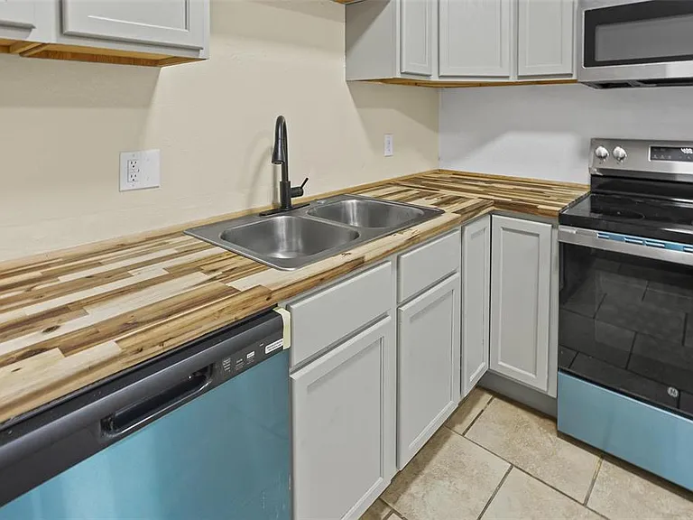 821 Niedringhaus Ave #A — Photo 20