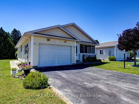 3rd image of 6 Illinois Cres