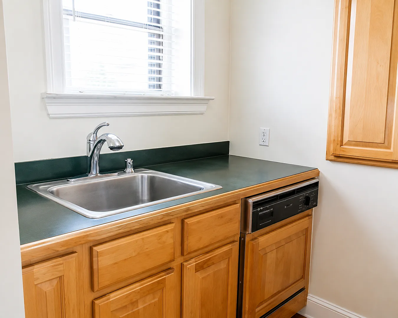 95 Stanton Ave — Photo 3