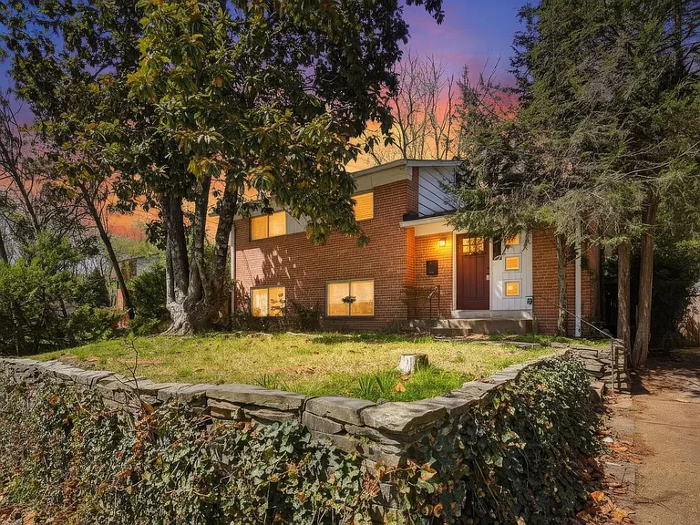 9717 Hedin Dr — Photo 36