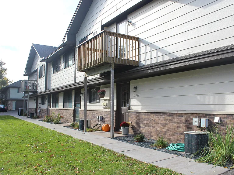 13364 Zenith Ln — Photo 2