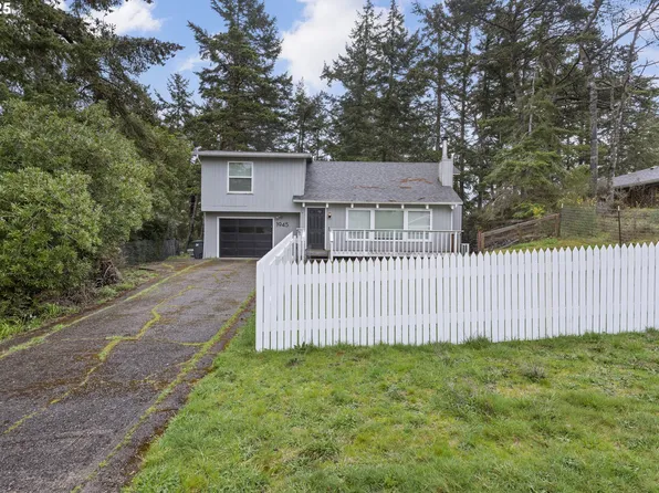 1945 Oak St, North Bend, OR 97459