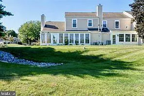 3 bed, 2.0 bath, 1946 sqft, $2,300 — Photo 4