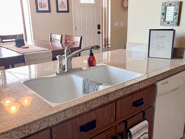 Kitchen breakfast bar area/pass-thru to dining room