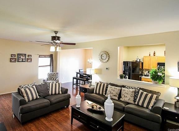 4th image of 1039 Black Oak Dr