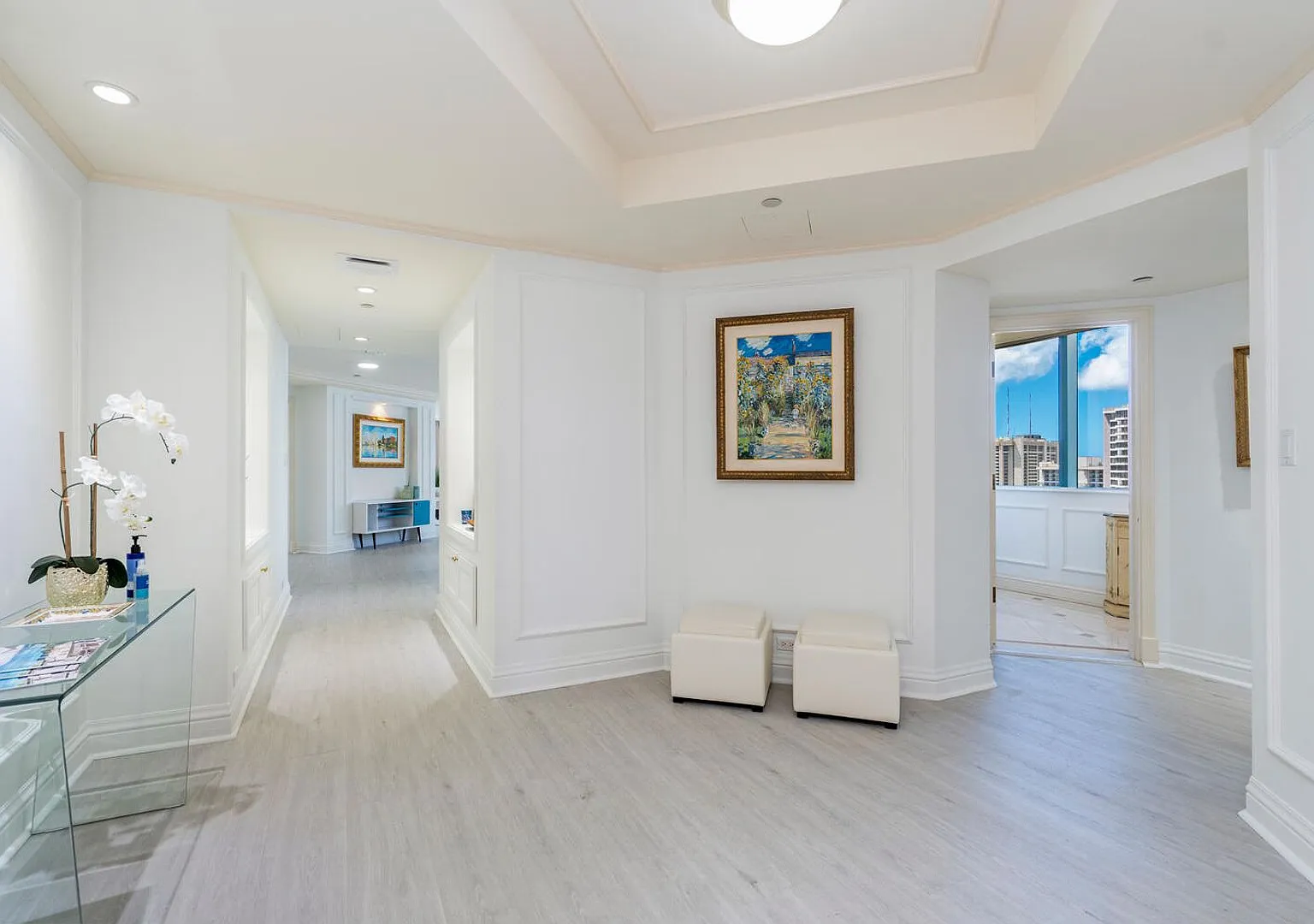 3 bd/3 ba 35th floor Waikiki Landmark PH — Photo 2