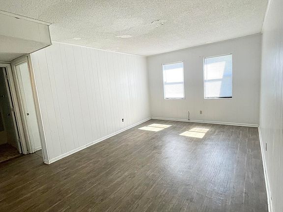 2nd image of 102 Ravenwood Dr APT C