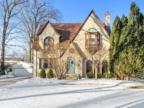 740 East Lexington BOULEVARD, Whitefish Bay, WI 53217