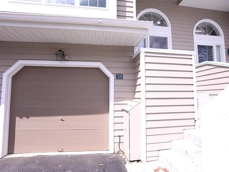 25 Cabot Ct — Photo 2