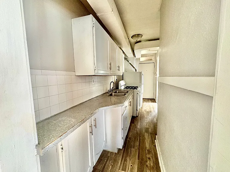 201-203 W 38th St. — Photo 7