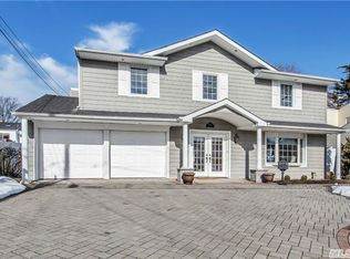 2069 Blanche Ln, Merrick, NY 11566