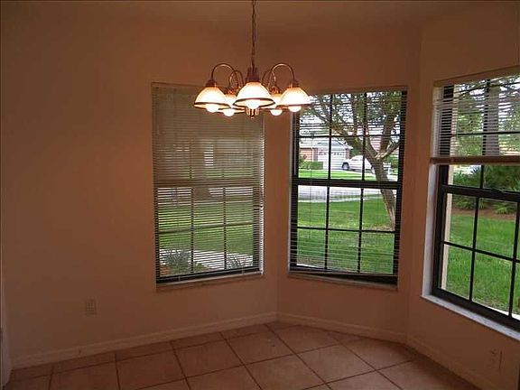 5th image of 1008 Cox Ct