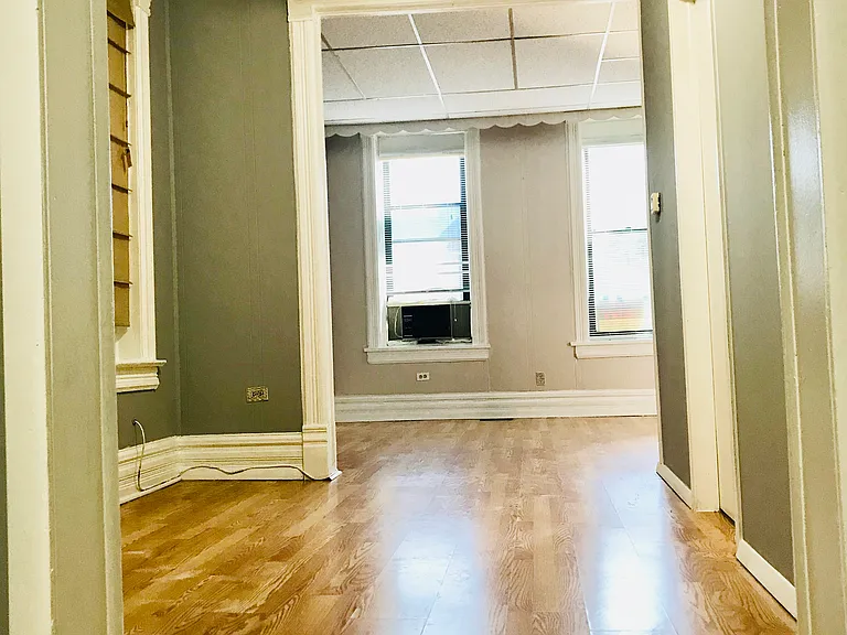 940 W 31st Place 1/front #1 — Photo 10