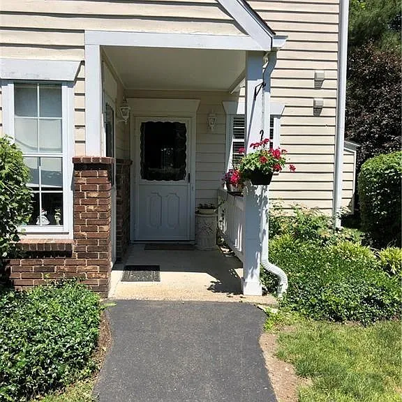 20 Janet Cir #20K — Photo 2