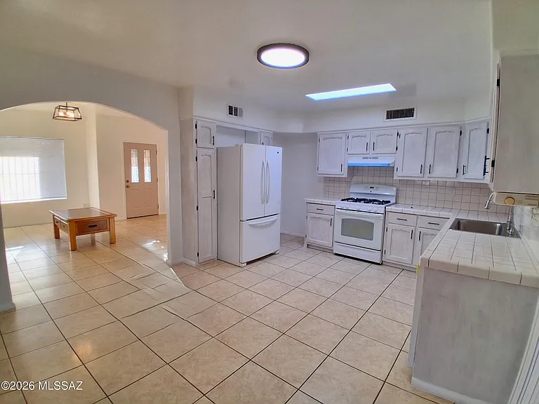 2650 W Aurora Dr — Photo 8