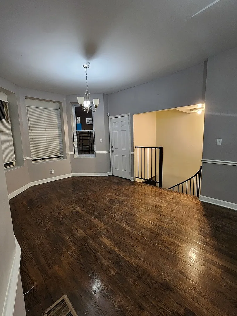 6315 S Eberhart Ave — Photo 2