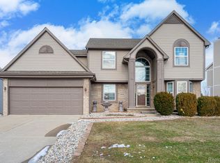 8406 Sherwood Dr, Grand Blanc, MI 48439