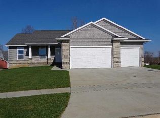 136 E Terrace Ct, Center Point, IA 52213