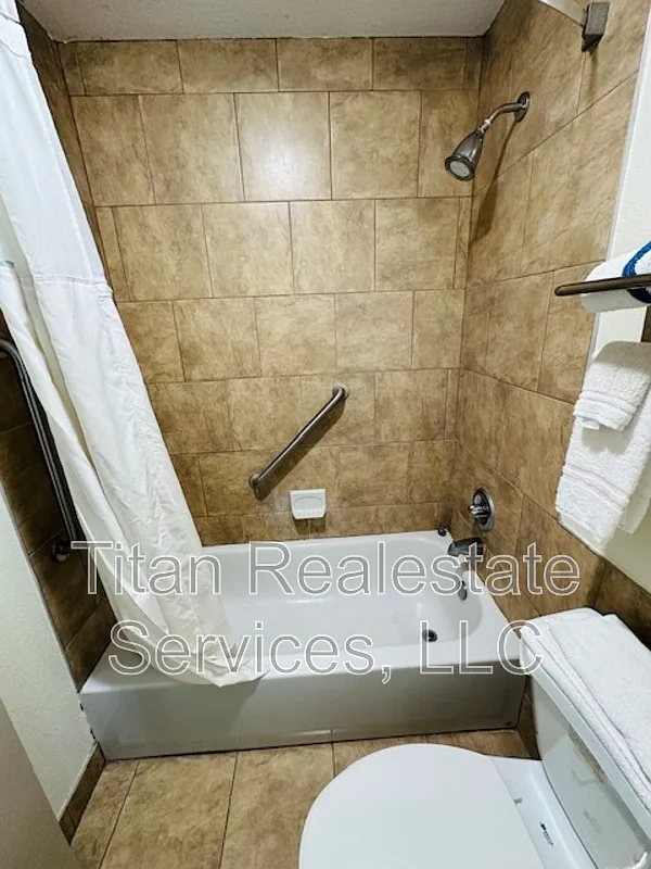 1 bed, 1.0 bath, 230 sqft, $595 — Photo 3