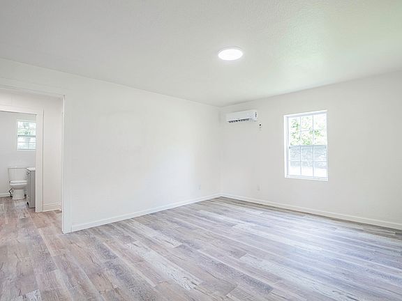 3rd image of 4290 Spriggs St