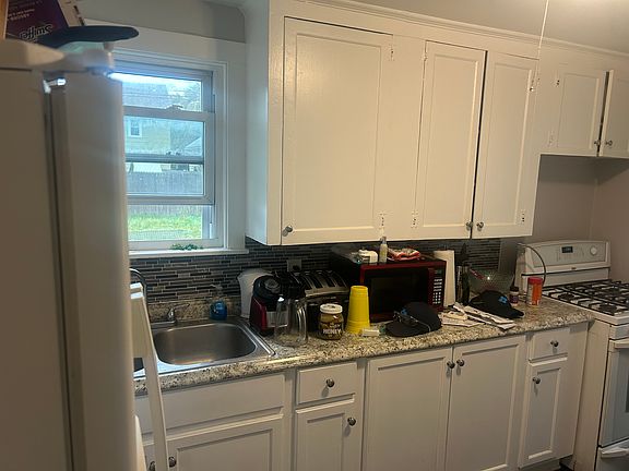 3rd image of 168 Henderson Ave
