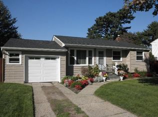 1464 Pine Acres Blvd, Bay Shore, NY 11706