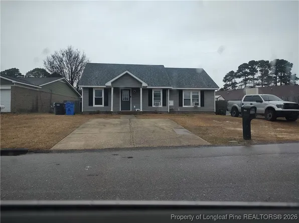 2204 Mossycup Ln, Fayetteville, NC 28304