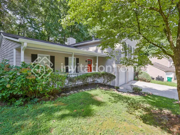 690 Greenhedge Dr, Stone Mountain, GA 30088