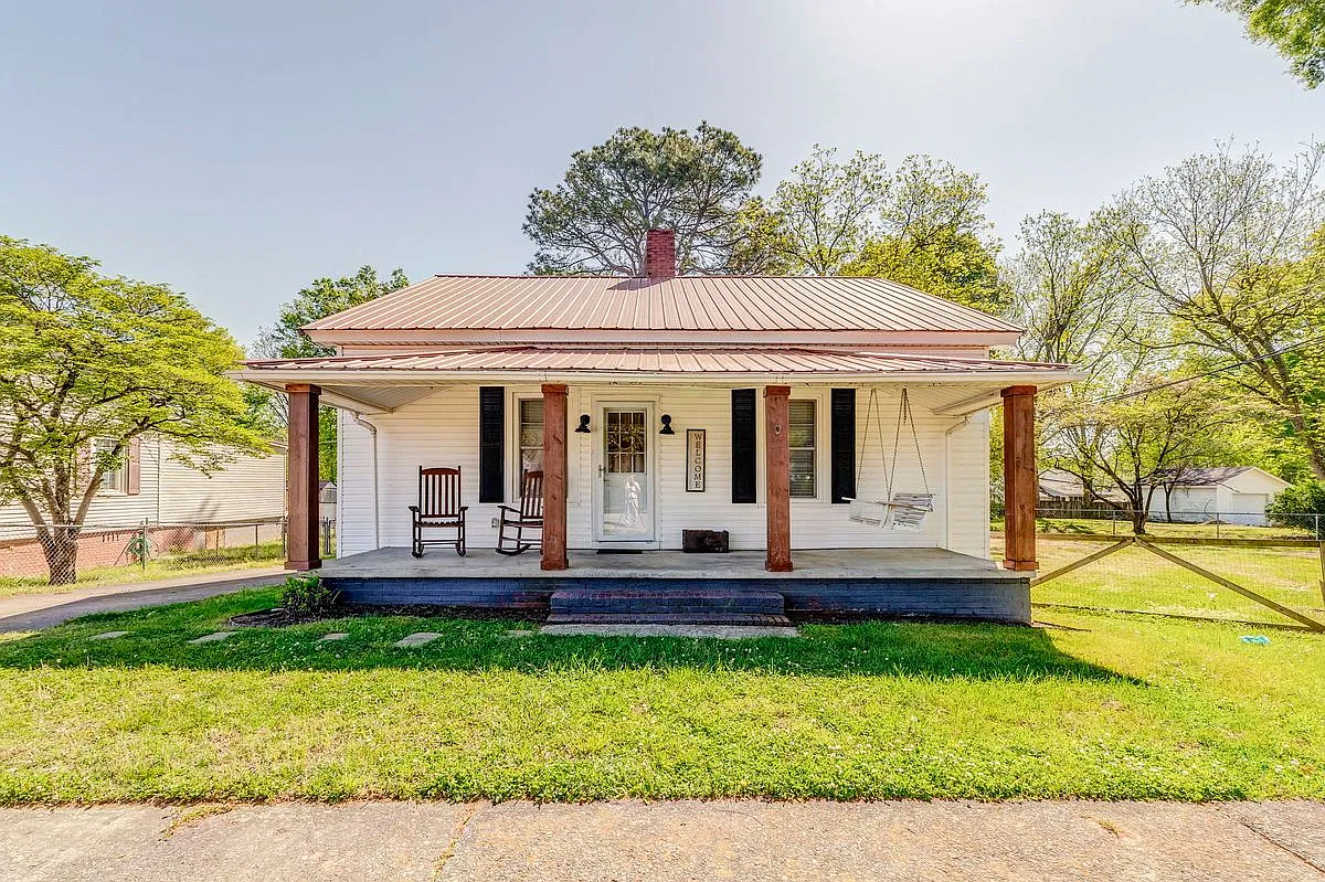 2 bed, 1.0 bath, 1209 sqft, $1,500 — Photo 1