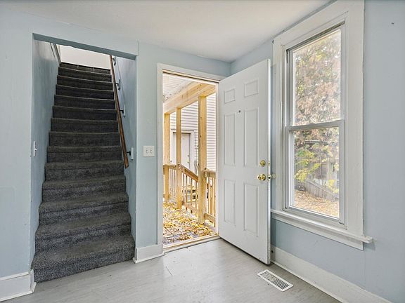 5th image of 1011&1013 Quarry Ave NW