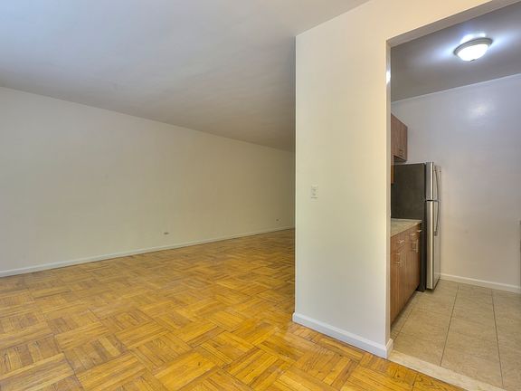 3rd image of 170 E 83rd St APT 2C