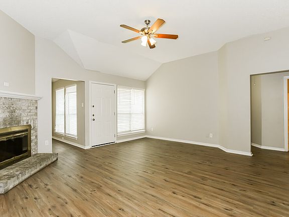 3rd image of 1211 Old Knoll Dr