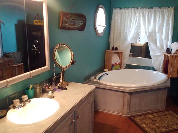 Master Bath w/ tub & shower