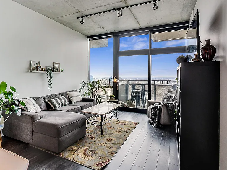 235 W Van Buren St #4311 — Photo 24
