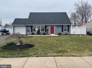 60 Quincy Dr, Levittown, PA 19057