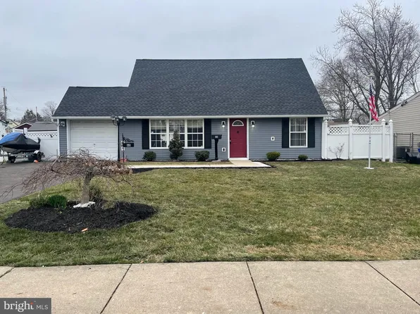 60 Quincy Dr, Levittown, PA 19057