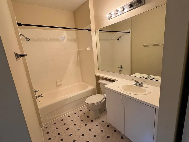 605 Fairway Dr #305 — Photo 7