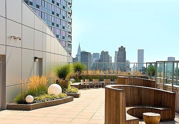 5th image of 505 W 37th St APT 4L
