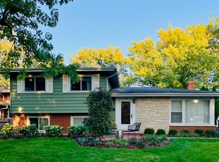 1033 Kenton Rd, Deerfield, IL