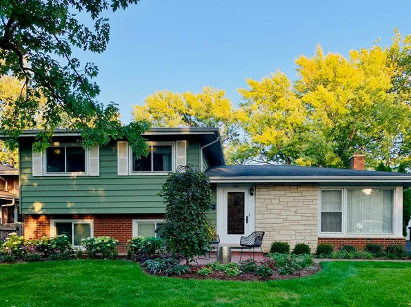 1033 Kenton Rd, Deerfield, IL 60015