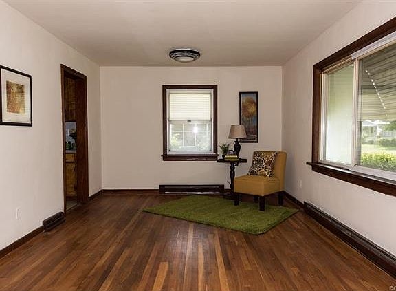 4th image of 801 Hill Top Dr