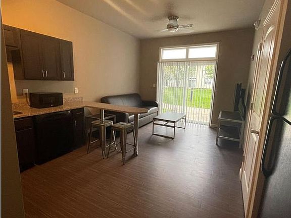 3rd image of 498 Angliana Ave #2123
