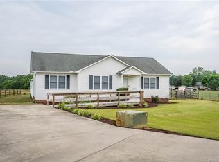 160 Hilltop Ln, Mooresville, NC 28115