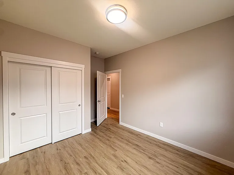 5534-5564 Skyline Rd S — Photo 122