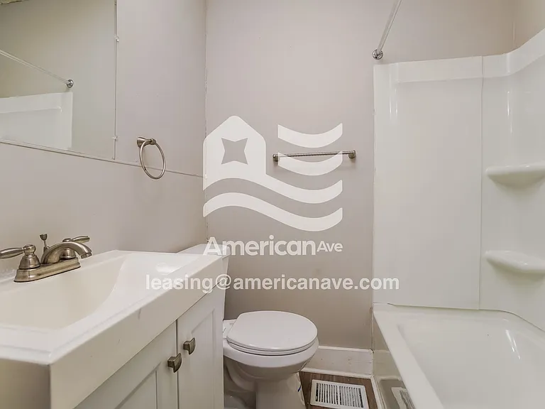 619121_013_wm_-_bathroom_13412230.jpg