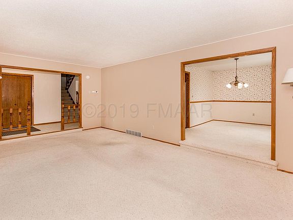 4th image of 801 12th Ave E